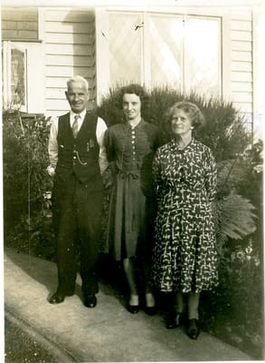 Brother of Annie (Wilkinson) Lewis with wife and daughter - listed as Harry.jpg