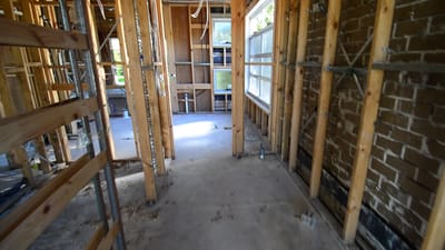 master ensuite and wardrobes.MOV