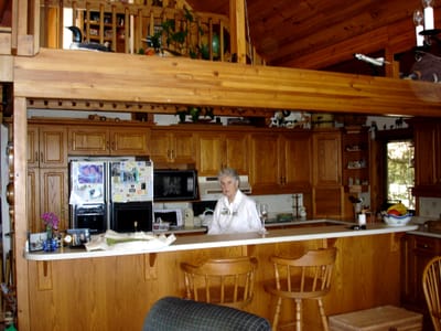 009 Kitchen.JPG