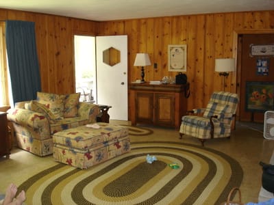19 Living Room.JPG