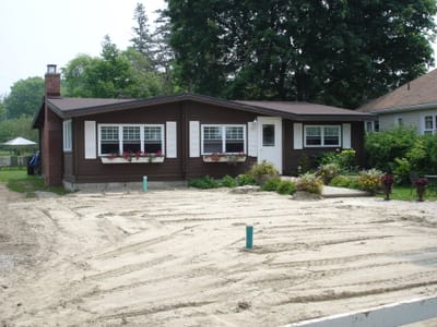33 Cottage to north.JPG