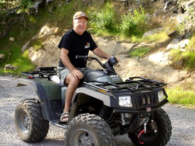 064 Ted on 4x4 2005.JPG