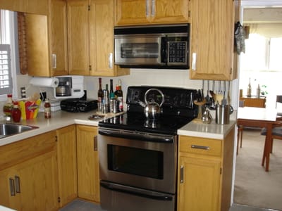 003 - Kitchen.JPG