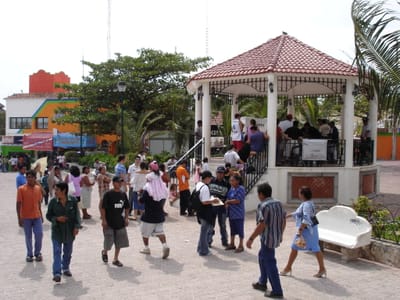 005b Plaza voting booth.JPG