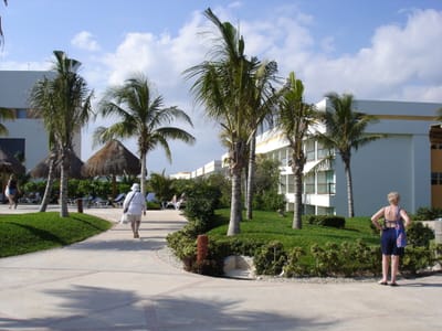 025e Walk back to room.JPG