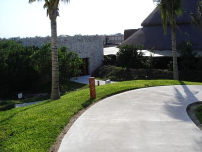 025x Entrance to del Lago.JPG