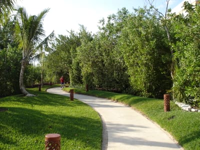 026g Walk to room.JPG