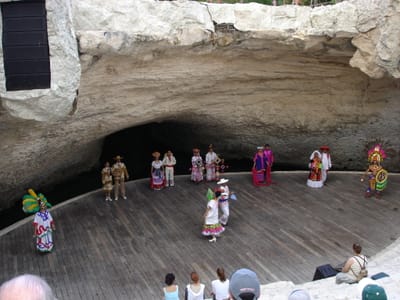 086 Native Mexican fashion.JPG