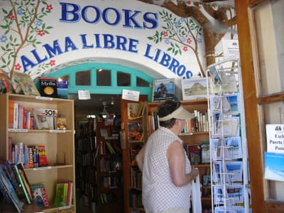 118 Clagary Bookstore Pto Moreles.JPG