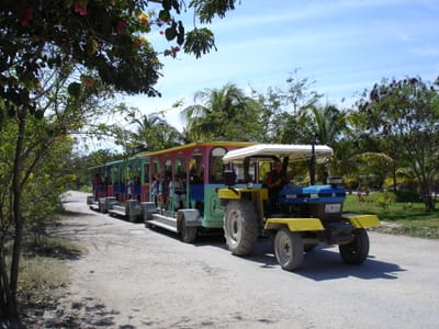 159 train from entrance to ruins.JPG