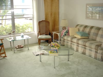 A020 LIVING ROOM.JPG