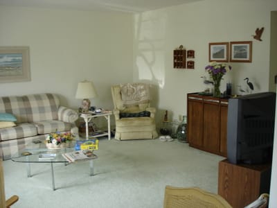 A021 LIVING ROOM.JPG