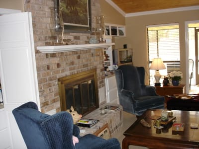 A021 LIVING ROOM.JPG