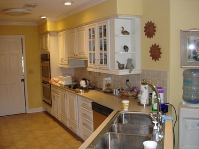 A024 KITCHEN.JPG