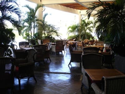 A025 LOBBY BAR.JPG