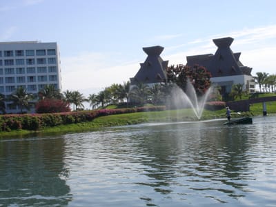 A039 LAKE AND DEL LAGO.JPG