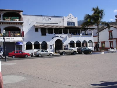 A180 NO NAME CAFE.JPG