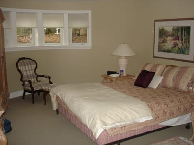 A036 GUEST ROOM 1 OF 3.JPG
