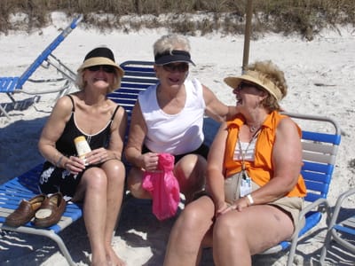 A043 Linda Pat and Anne.JPG