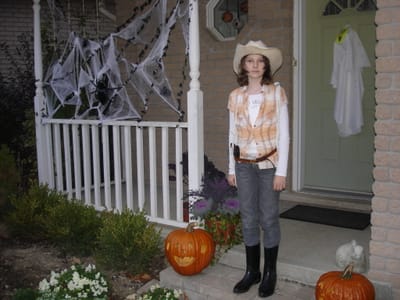 A-060 Sarah Hallowe'en.JPG