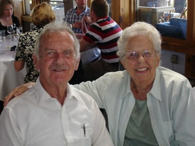 A025 Mike & Rae.JPG