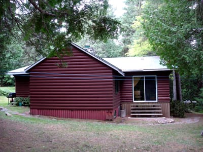 112 side of Moms cottage.JPG
