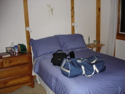 131 Guest bedroom.JPG