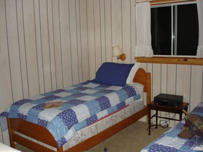 135 Guest bedroom.JPG