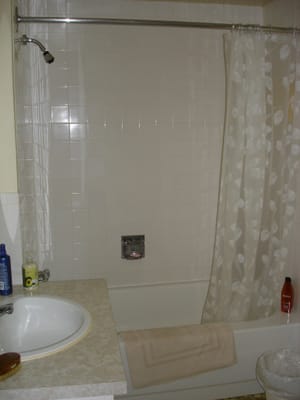 190 Master Bath.JPG