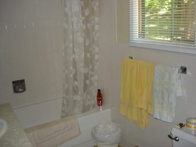 191 Master Bath.JPG