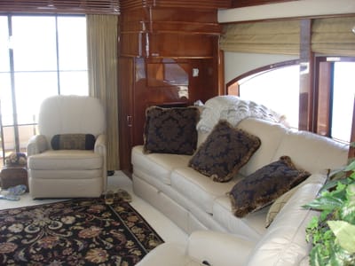 A-193 Main lounge.JPG
