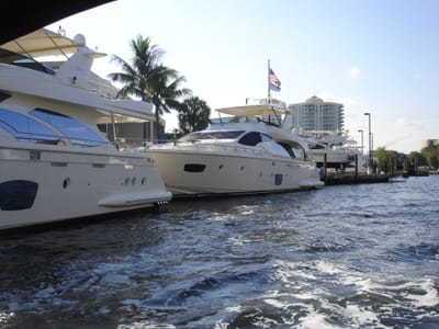A 063 Azimut dealer 70 foot.JPG