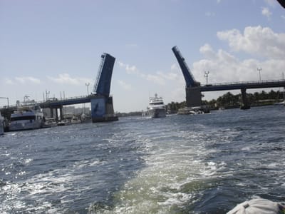 A 126 17th St Bridge.JPG