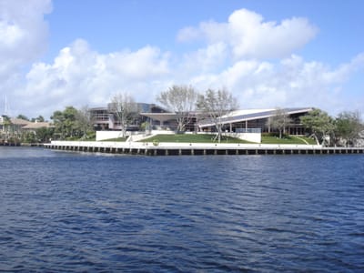 A 129 Modern architecture.JPG