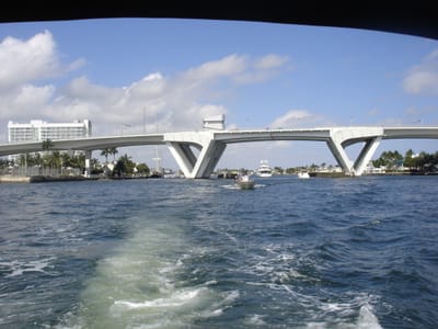 A 223 17St Bridge to beaches.JPG