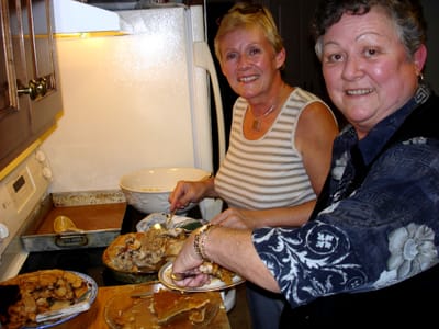 16 - Pie makers.JPG