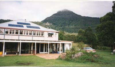 img032 Peter Harvey's outback home.jpg