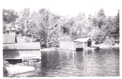 A006 Norcliffe boathouses circa 1943.jpg