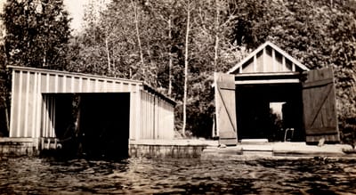 A008 Norcliffe boathouses 1920.jpg